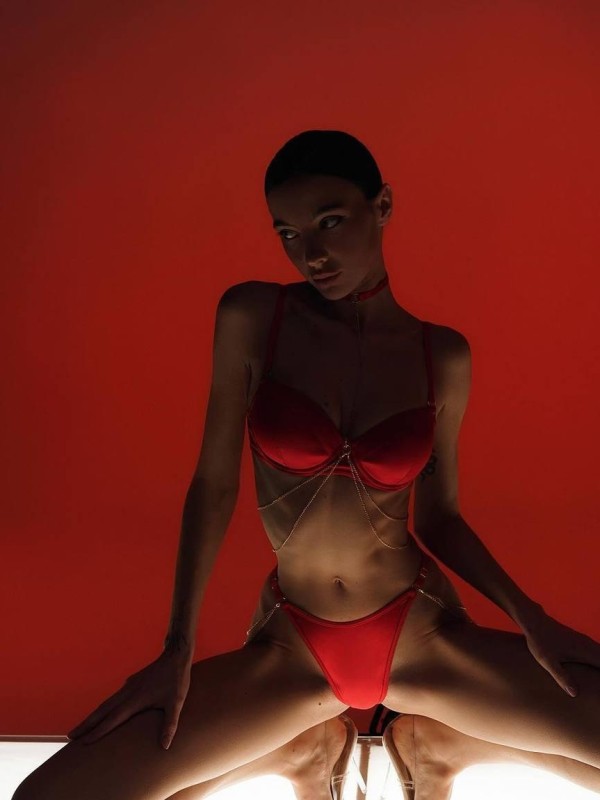 Милена привлекательная девушка из Бузулука цена от 6000 руб